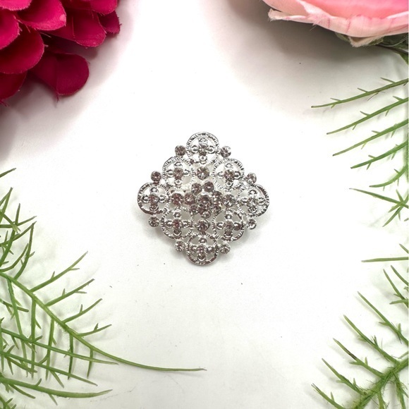 Jewelry - NEW⚜️Classic Ornate Crystal Embellished Brooch